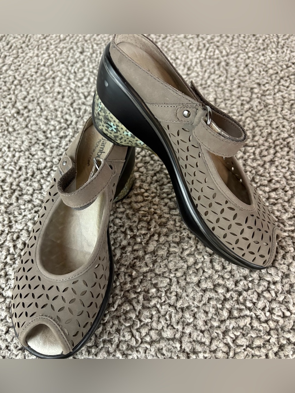 Jambu Journey Encore Wide Sport Wedge Design Women's Size 7W Tan Shoes